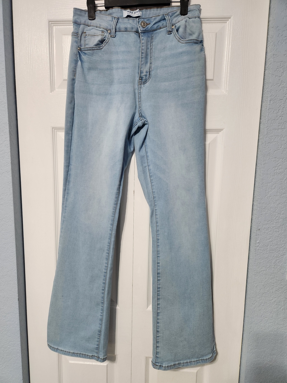 Light Wash Women's Jeans - Flair Leg - 11/30